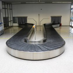 The drawing shows a baggage carousel at an airport